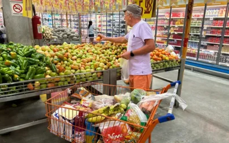 Cesta básica em Salvador dispara 5,21% e registra maior alta em três anos