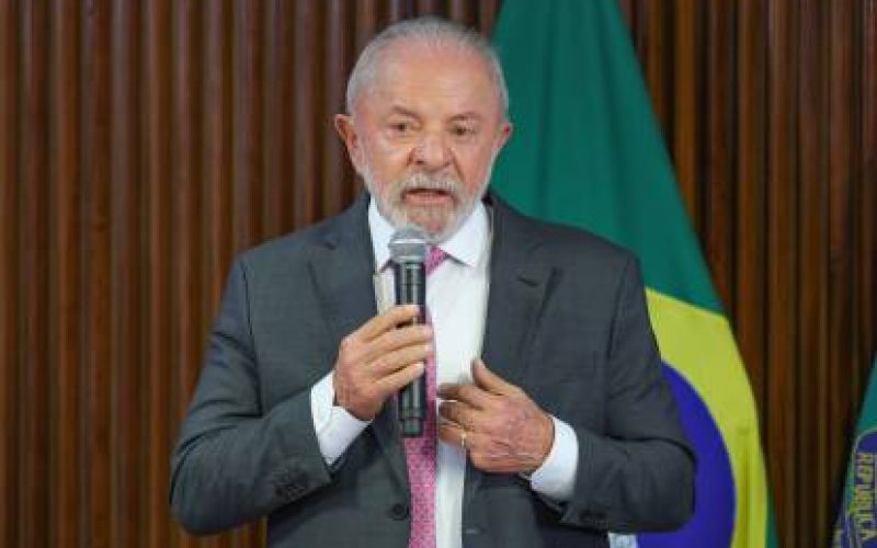 Lula lança pacote para reduzir endividamento das famílias