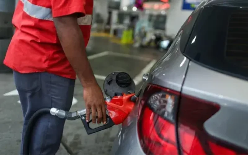 Motoristas de Salvador reclamam de escassez do etanol