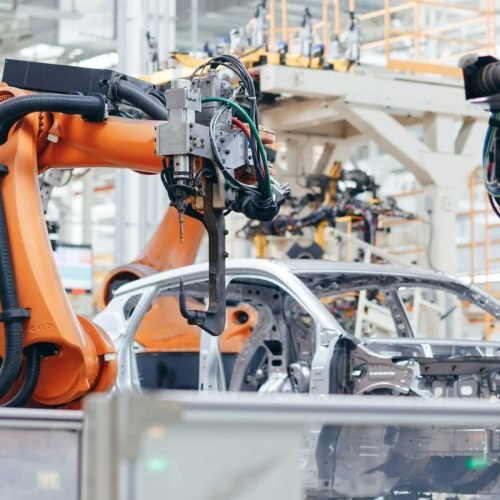 Prefeitura abre inscrições para curso gratuito de eletrônica veicular com vagas ligadas à BYD