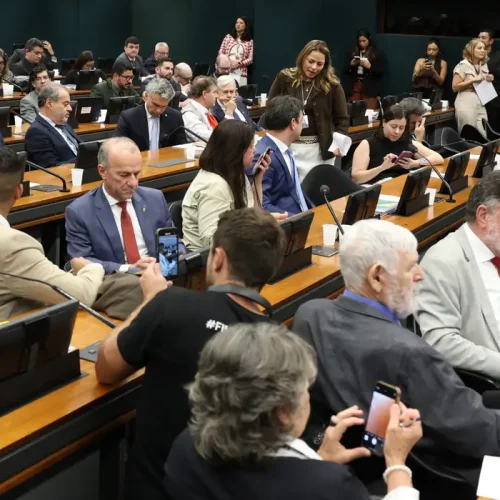 Senado aprova projeto que dificulta aborto em criança vítima de estupro