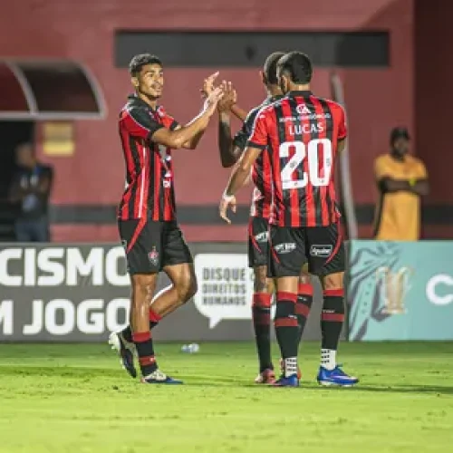 Com reservas, Vitória vence o Piauí e mantém liderança no Nordestão