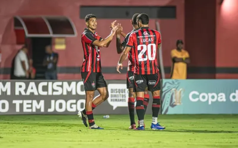 Com reservas, Vitória vence o Piauí e mantém liderança no Nordestão