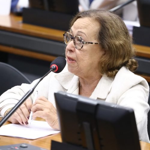 Fim da escala 6×1: “Trabalhadores clamam por isso”, diz deputada baiana que integra CCJ