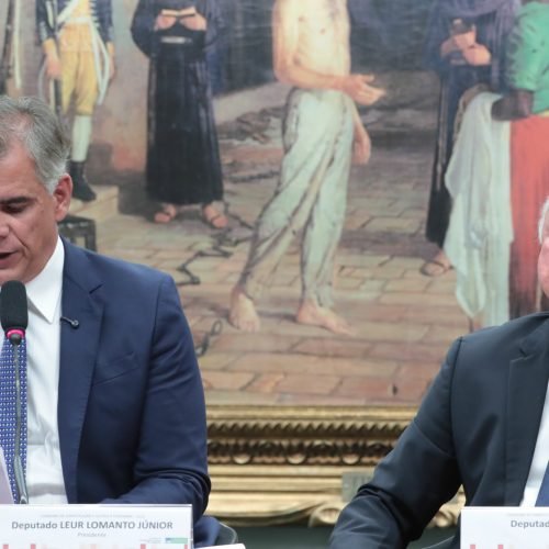 Comissão na Câmara aprova fim da escala 6×1