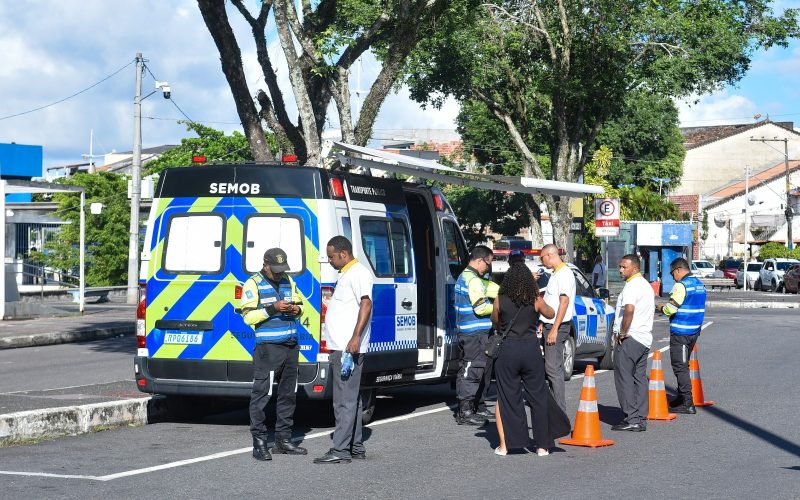 Prefeitura realiza blitz de alcoolemia com motoristas de ônibus em Salvador