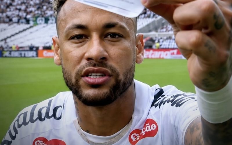 Neymar é substituído por engano e deixa campo revoltado em derrota do Santos
