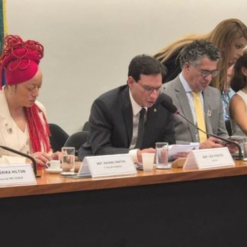 Entenda a emenda que busca não computar pausas para almoço do horário de trabalho criticada por Leo Prates (Fim da Escala 6×1)