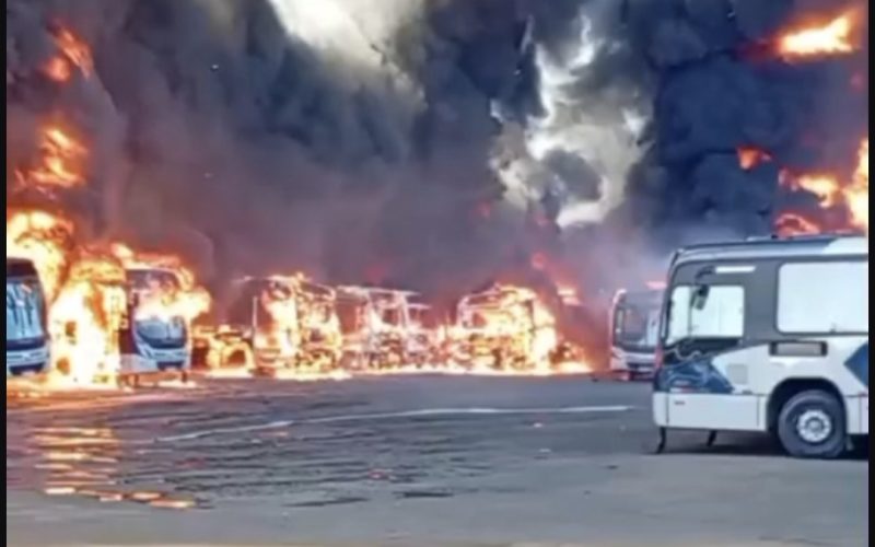 Assista, Incêndio de grandes proporções Prejuízo em garagem de ônibus em BH