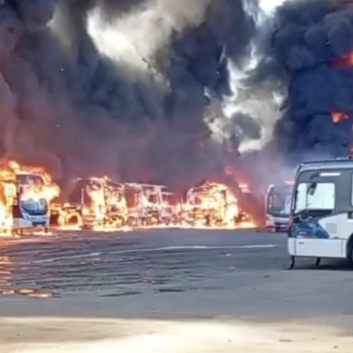 Assista, Incêndio de grandes proporções Prejuízo em garagem de ônibus em BH