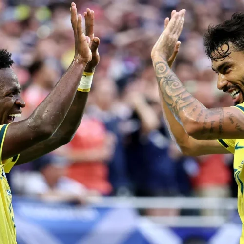 Brasil bate Escócia e garante primeiro lugar do grupo