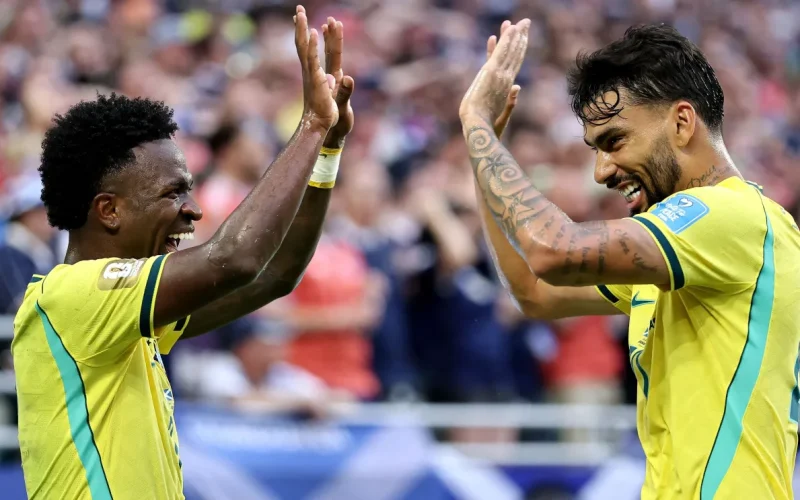 Brasil bate Escócia e garante primeiro lugar do grupo