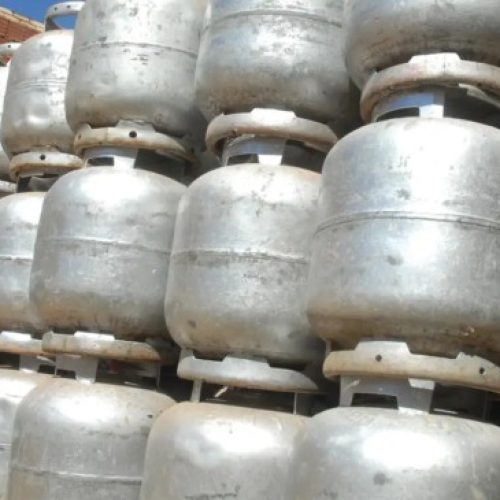Gás de cozinha fica mais barato na Bahia após redução anunciada pela Acelen, Governo Federal quer a refinaria de volta