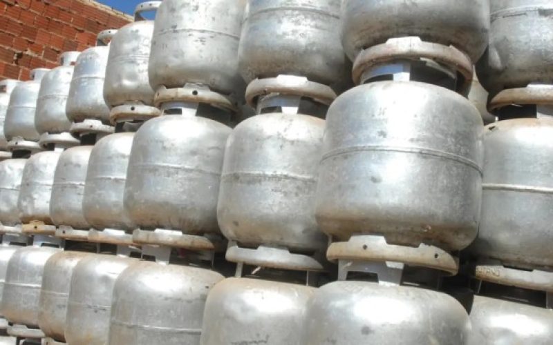 Gás de cozinha fica mais barato na Bahia após redução anunciada pela Acelen, Governo Federal quer a refinaria de volta