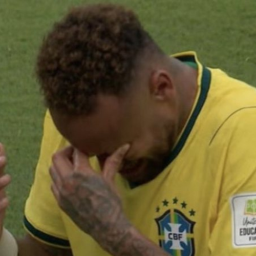 Neymar chora após eliminação do Brasil na Copa do Mundo
