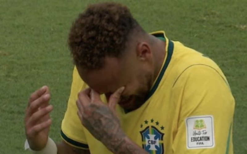 Neymar chora após eliminação do Brasil na Copa do Mundo