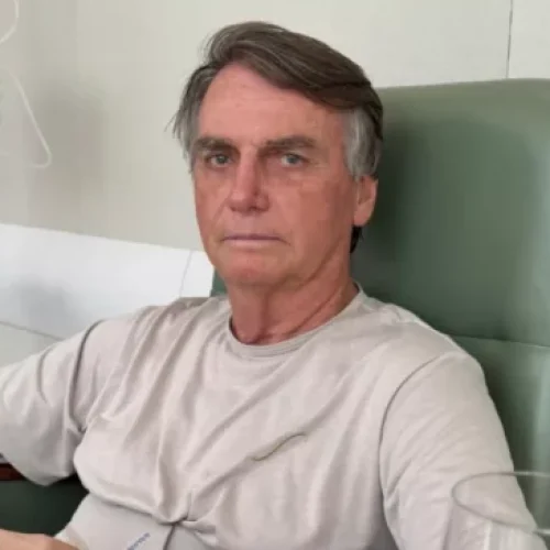 Defesa de Bolsonaro esclarece paradeiro de duas armas