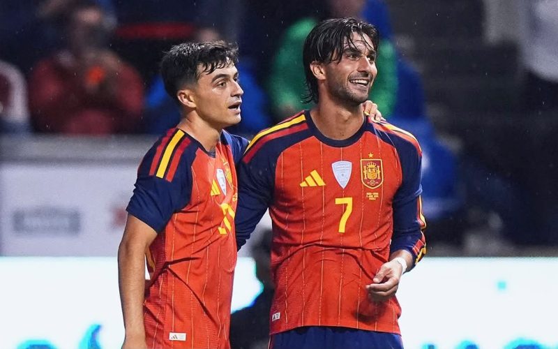 Espanha e Bélgica fazem duelo decisivo por vaga na semifinal