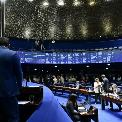 Plenário do Senado Federal durante sessão deliberativa ordinária. Ordem do dia. Na pauta, a deliberação das Medidas Provisórias nºs 1.342 e 1.344, de 2026, e dos demais itens constantes da pauta publicada pela Secretaria-Geral da Mesa. À tribuna, em discurso, relator-revisor do PLV 6/2026 no Senado Federal, senador Styvenson Valentim (Podemos-RN). Mesa: presidente do Senado Federal, senador Davi Alcolumbre (União-AP); secretário-geral da Mesa do Senado Federal, Danilo Augusto Barboza de Aguiar. Foto: Waldemir Barreto/Agência Senado