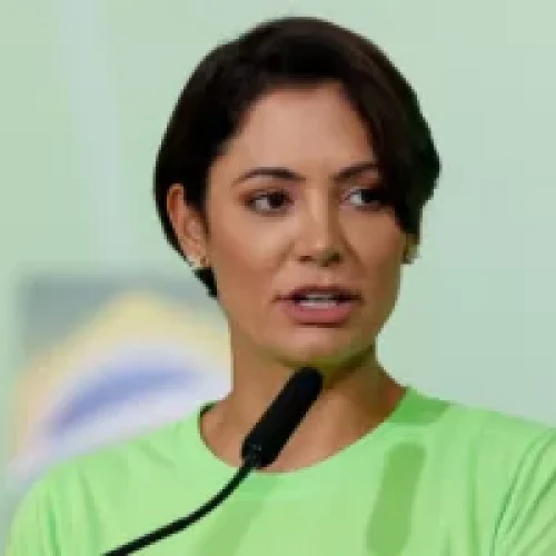 Quaest: Michelle tem apoio de 42% em embate com Flávio Bolsonaro