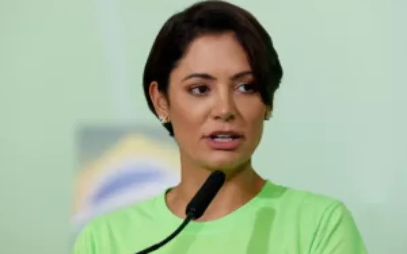 Quaest: Michelle tem apoio de 42% em embate com Flávio Bolsonaro