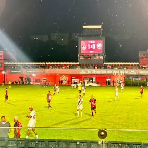 Vitória vence o Vasco no retorno do Brasileirão