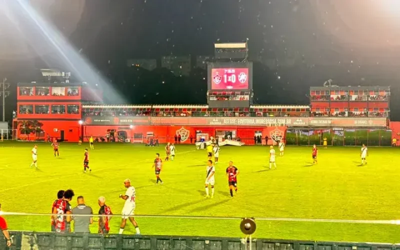 Vitória vence o Vasco no retorno do Brasileirão