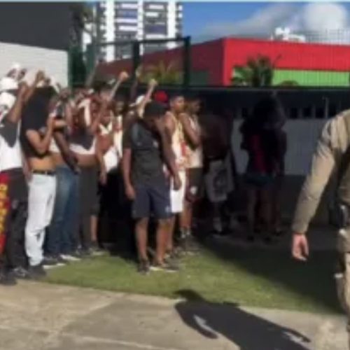 Ônibus do transporte público são alvo de vandalismo durante Ba-Vi em Salvador