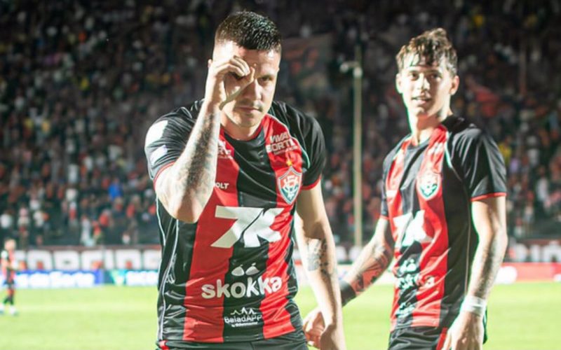 Artilheiro do Vitória recusa propostas de renovação e pode deixar o clube em 2027