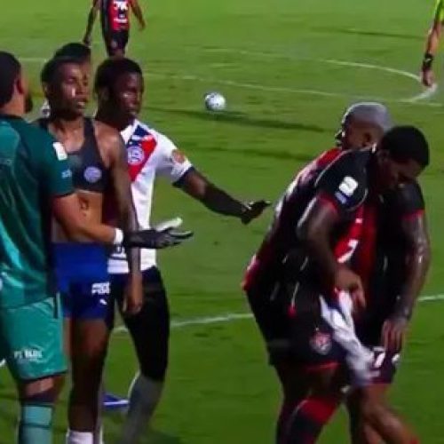 Jogadores de Bahia e Vitória são denunciados pelo STJD após treta no Ba-Vi; saiba mais