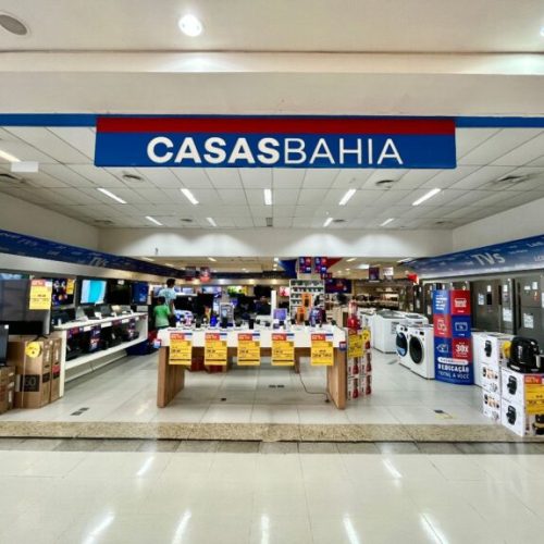 Comerciários realizam manifestação contra demissões na Casas Bahia em Salvador