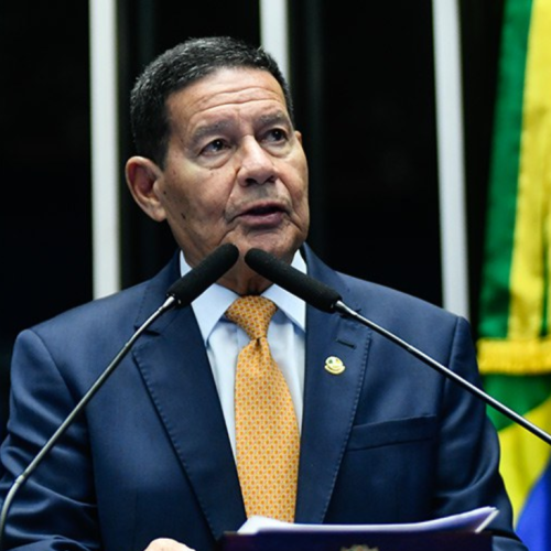 Quatro senadores votam contra o fim da escala 6×1; veja nomes