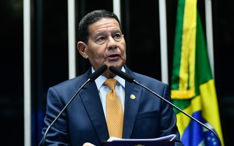 Quatro senadores votam contra o fim da escala 6×1; veja nomes
