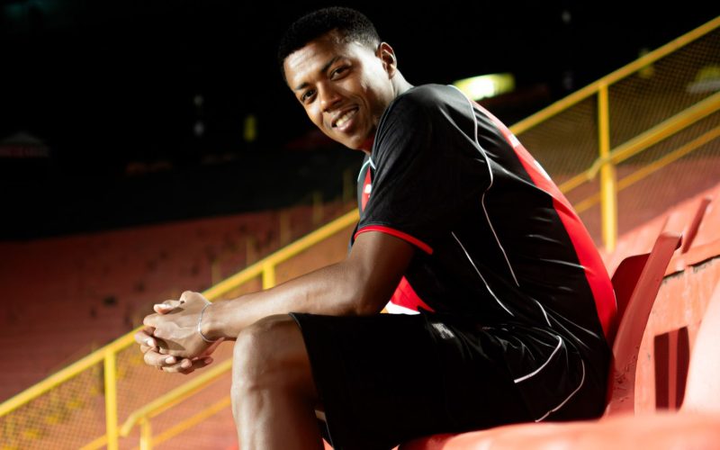 Vitória anuncia contratação de zagueiro destaque da Série D