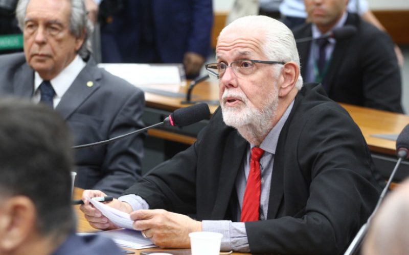 Projeto de deputado baiano torna obrigatória quebra de sigilo para candidatos a presidente