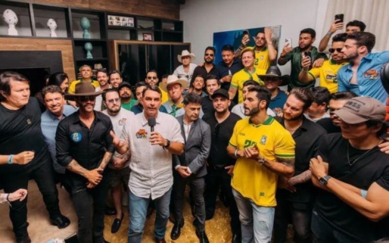 Cantores sertanejos se reúnem em reunião com Flávio Bolsonaro