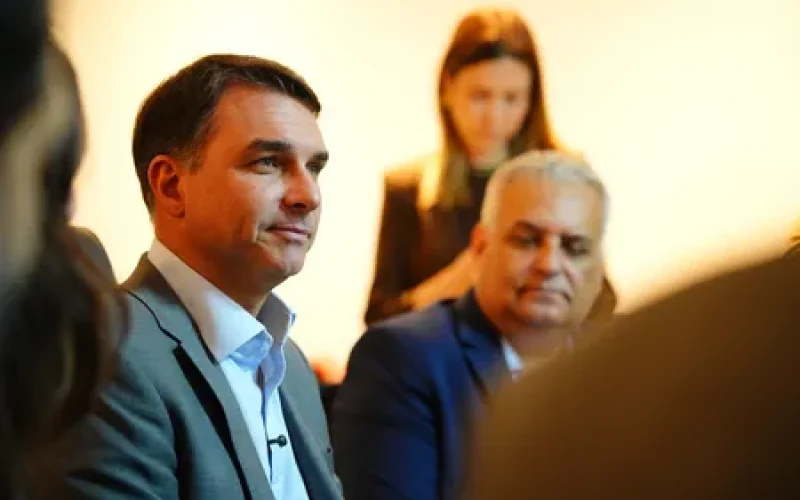 Saiba quem é  o Empresário investigado por corrupção que doou  milhões à campanha de Flávio Bolsonaro
