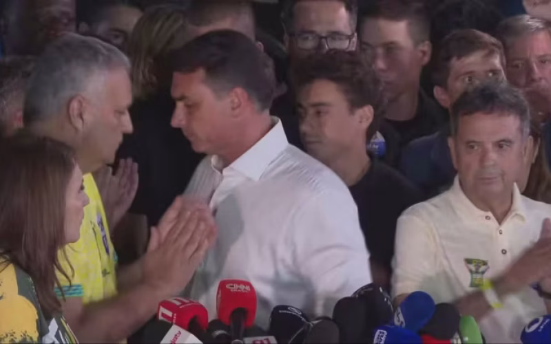 Assista Flávio Bolsonaro não reconhece vitória de Lula e diz que vai pedir anulação do resultado