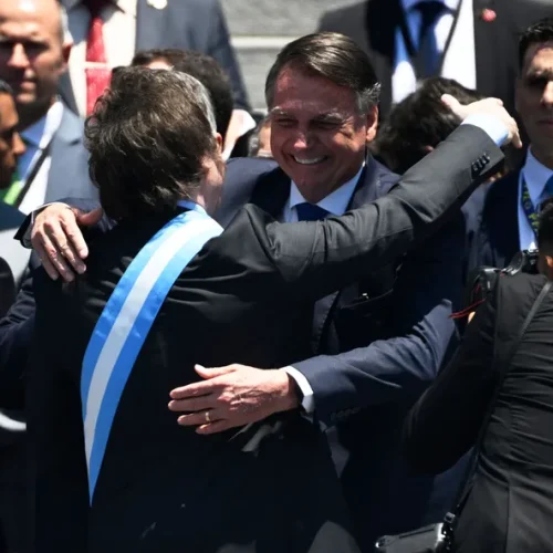 Quentíssima: Veja a carta onde Bolsonaro pede asílo político a Milei, na Argentina