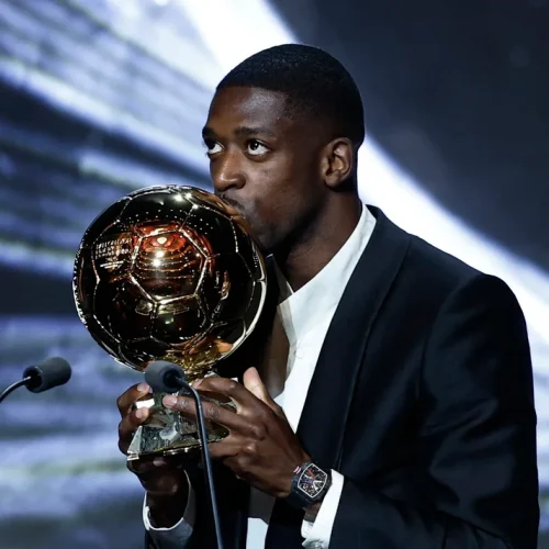 Dembélé é eleito Bola de Ouro 2025; brasileiro Raphinha surpreende e fica no Top 5