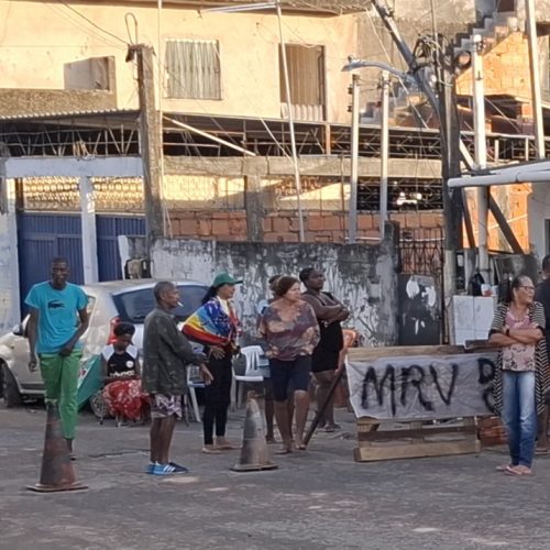 Moradores de Mussurunga 2 protestam contra obras da MRV: “Nossas casas estão sendo destruídas”