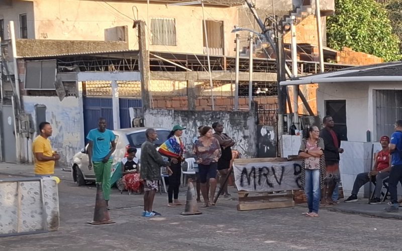 Moradores de Mussurunga 2 protestam contra obras da MRV: “Nossas casas estão sendo destruídas”