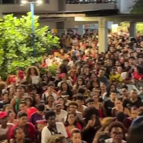 Assista: Estudantes fazem manifestação em apoio a Lula em Salvador após primeiro turno