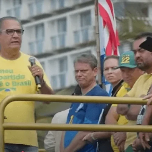 Bolsonaristas criticam escolha de Flávio Bolsonaro para disputa presidencial