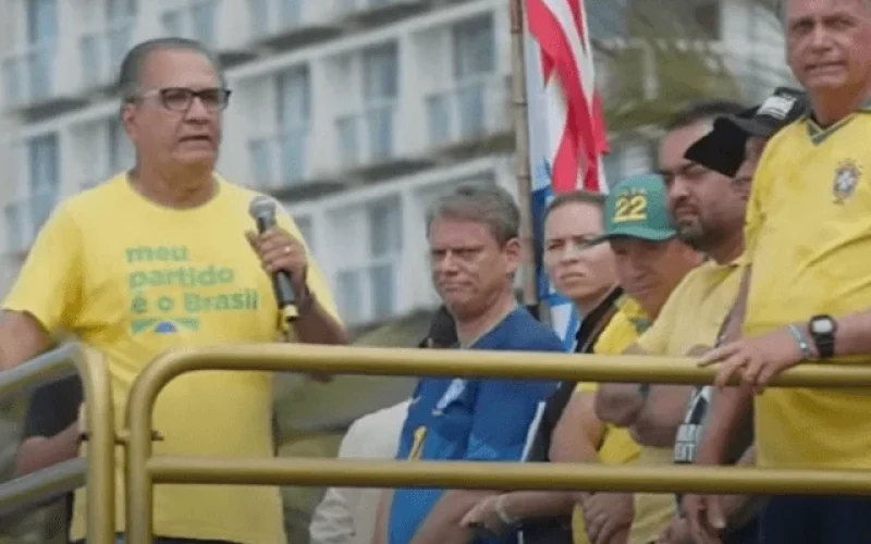 Bolsonaristas criticam escolha de Flávio Bolsonaro para disputa presidencial