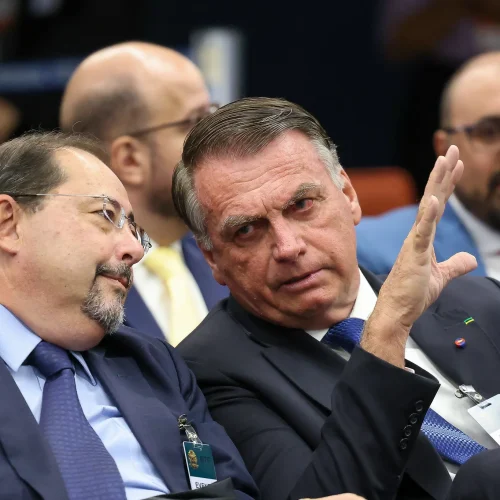 STF entra na fase final do julgamento de Bolsonaro; ex-presidente pode pegar até 40 anos de prisão