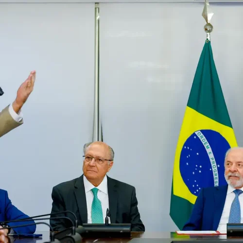 Governo Lula acaba com “taxa das blusinhas” em compras internacionais