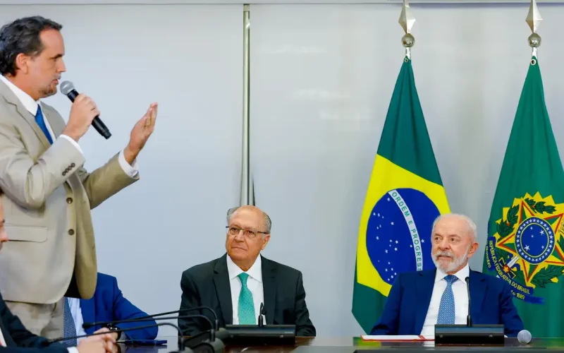 Governo Lula acaba com “taxa das blusinhas” em compras internacionais
