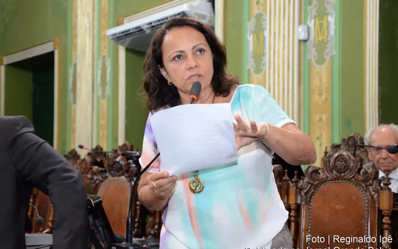 Aladilce Souza critica proposta de reajuste de 4% do salario de professores de Salvador: “Absurdo”