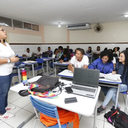Professores de todo o Brasil terão reajuste em 2026 com aumento real